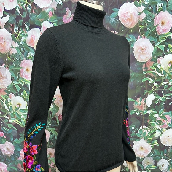 Linda Black Embroidered Sleeve Sweater Louis Dell O’lio - Picture 6 of 7
